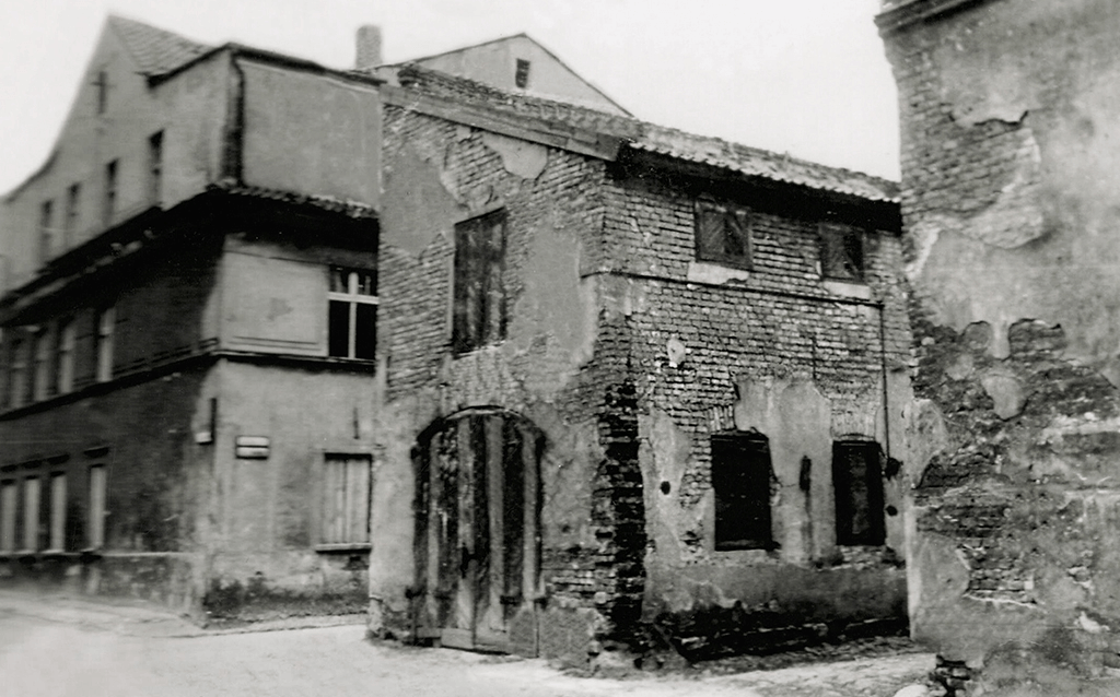 old-building-kurpiai-2.png